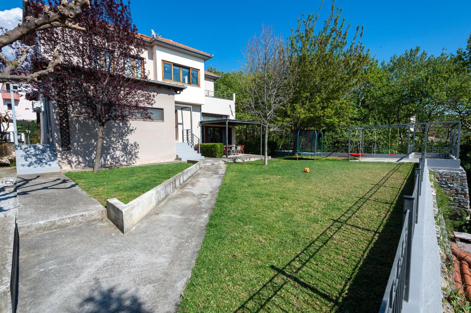 River Side Villa *